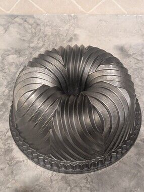 Nordic Ware 10 Cup Cast Aluminum Nonstick Bavarian Bundt Pan Geometric Intricate